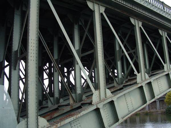 Nantes - Pont Génaral-de-la-Motte-Rouge - Poteaux et triangulation 