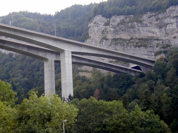 Viaduc de Nantua sur l'A40Sortie du tunnel de Charmoise 