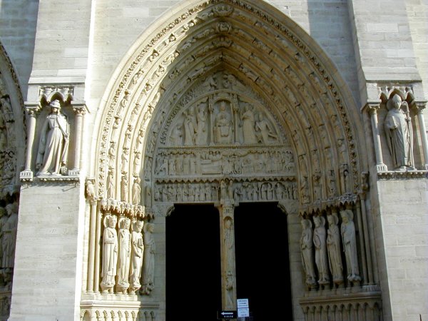 Notre Dame de Paris.Façade occidentale: Portail de Sainte-Anne 