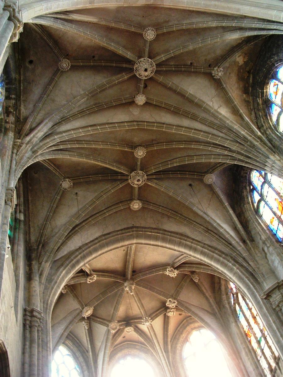 Nemours - Eglise Saint-Jean-Baptiste - Voûtes du choeur 