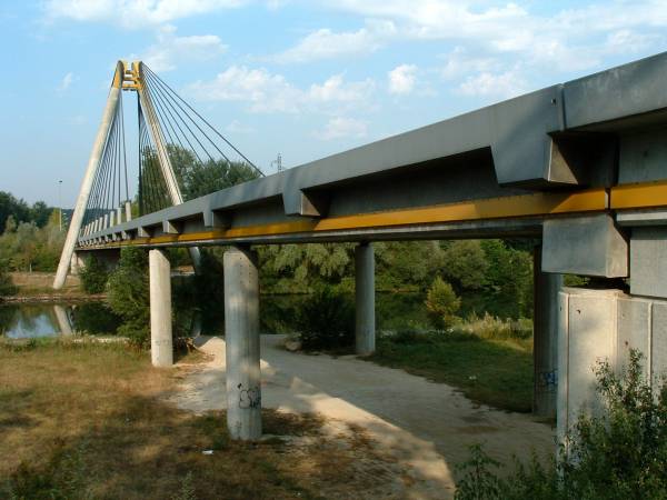 Schrägseilbrücke in Nemours 