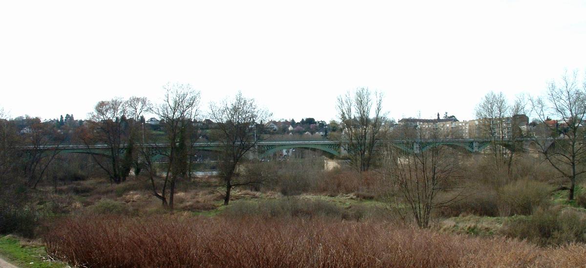 Eisenbahnbrücke über die Loire in Nevers 