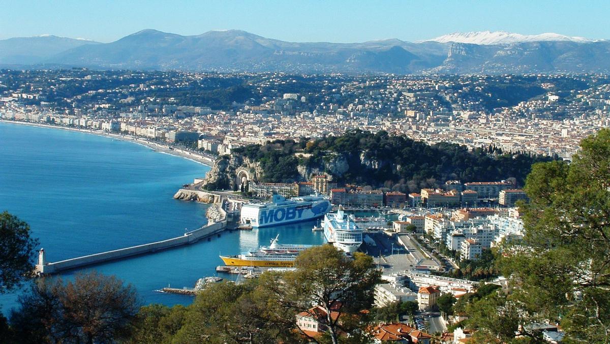 Nice (Alpes-Maritimes): Nice et son port au pied de la citadelle 