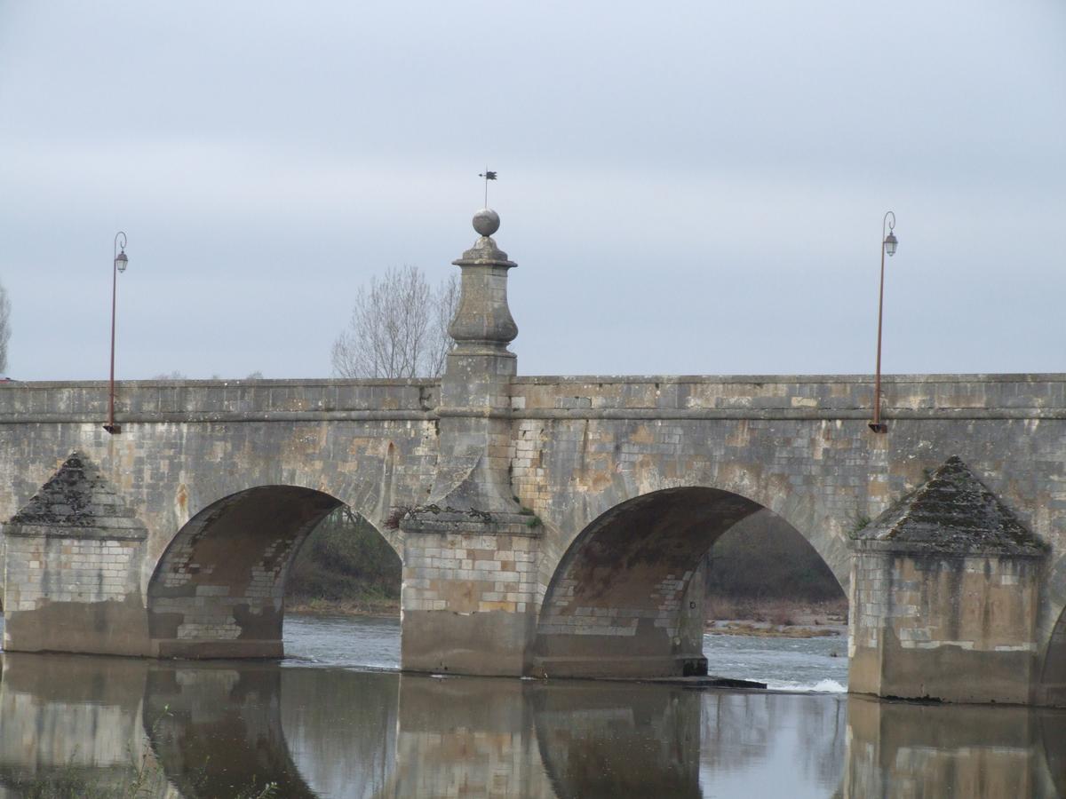 Stone bridge at La Charité-sur-Loire 