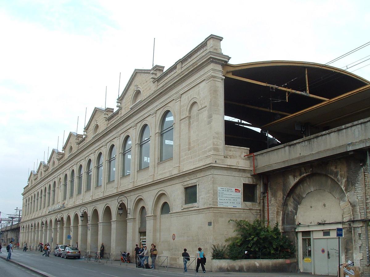 Nîmes - Viaduc ferroviaire de part et d'autre de la gare de Nîmes avec la gare 