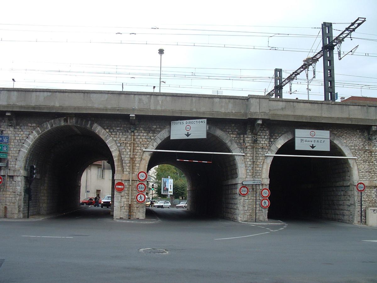 Nîmes - Viaduc ferroviaire - Trois arches 