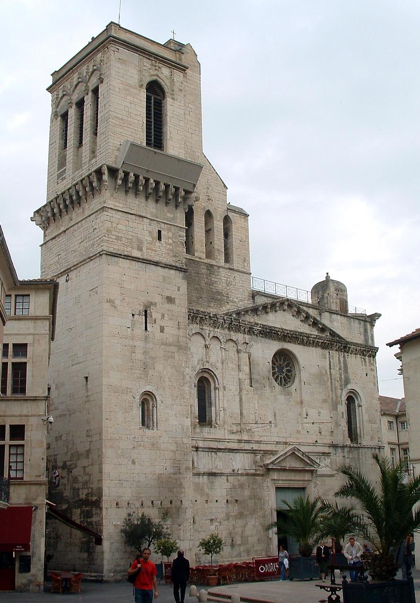 Nîmes - Cathédrale Notre-Dame-et-Saint-Castor - Façade partiellement romane 