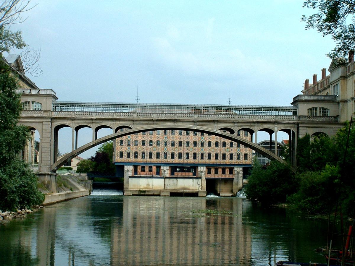 Bridge at the Menier chocolate factory, Noisiel 