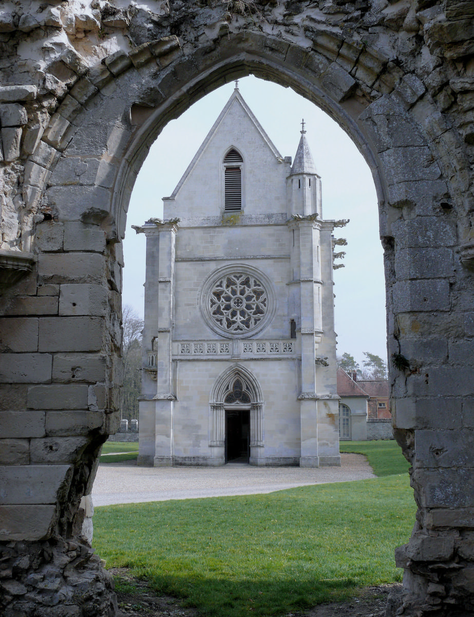 Fiche média no. 137364 Abbaye royale de Chaalis - Chapelle Sainte-Marie ou de l'Abbé - Elle a été restaurée par l'architecte Corroyer après le rachat du domaine par Mme de Vatry en 1850