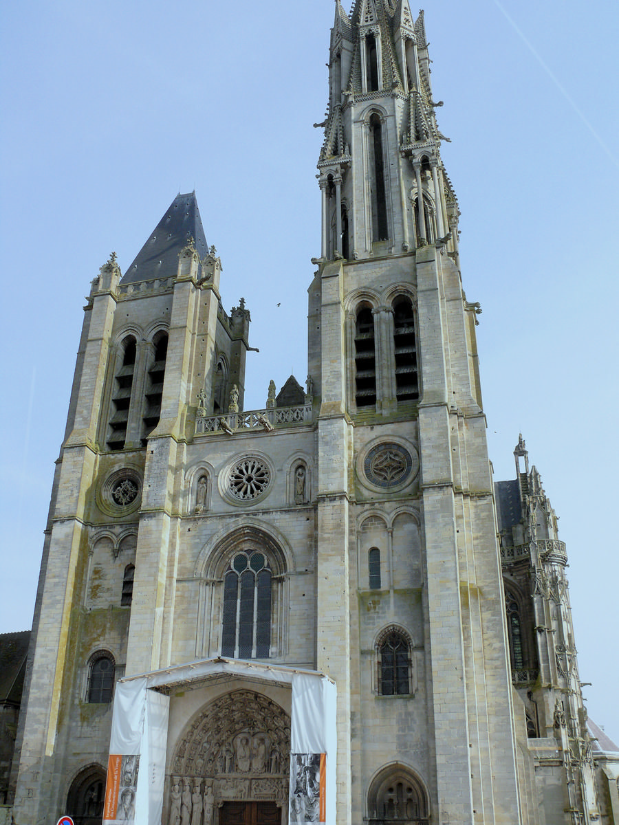 Senlis - Cathédrale Notre-Dame - Portail en cours de restauration 