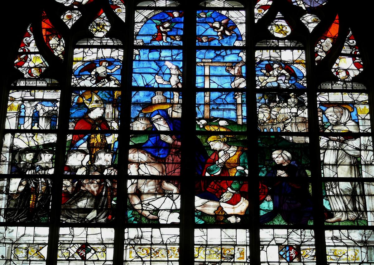 Alençon - Eglise Notre-Dame - Intérieur - Nef - Vitraux du côté droite racontant la vie de la Vierge: la Vierge de Pitié 