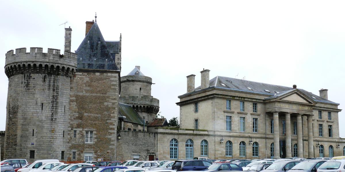 Alençon - Palais de Justice & château des Ducs 