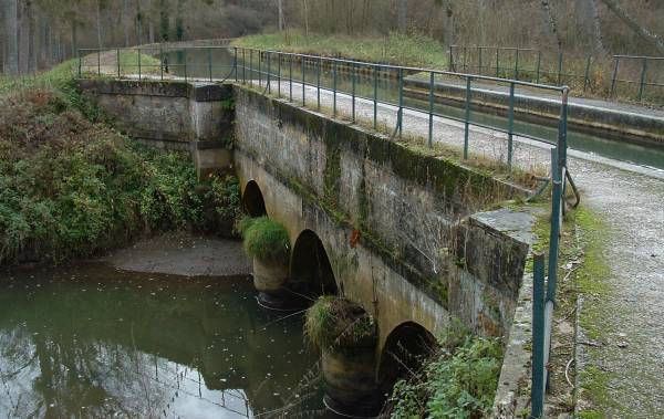 Canal de l'OurcqPont-canal de Clignon 