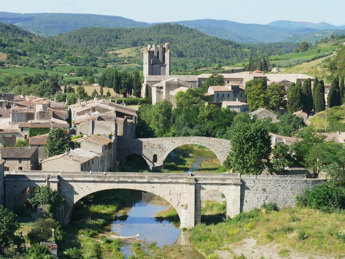 Lagrasse - Pont-Vieux, pont d'Auzines, abbaye Sainte-Marie d'Orbieu 