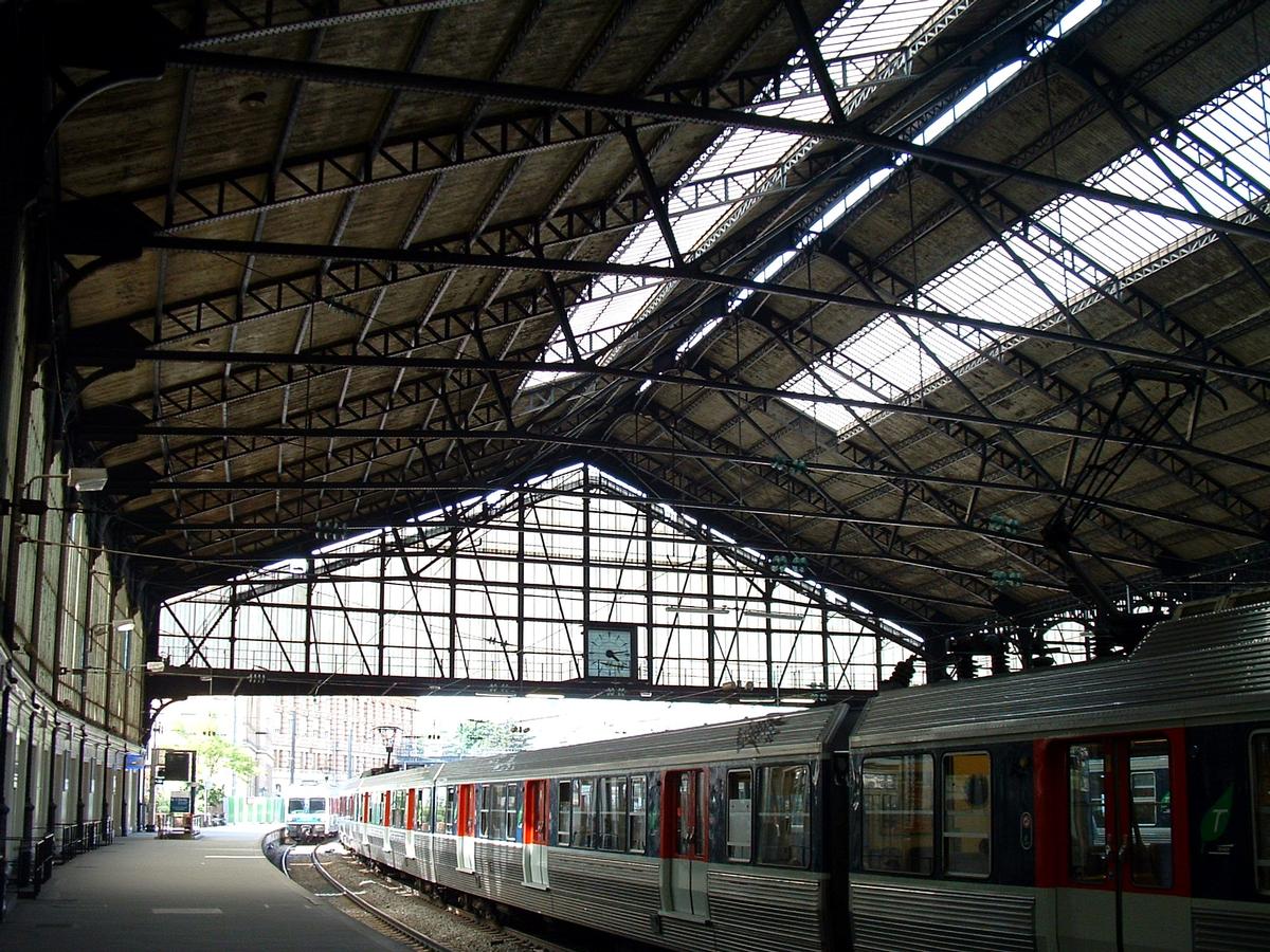 Paris - Gare Saint-Lazare - Quais côté rue de Rome 