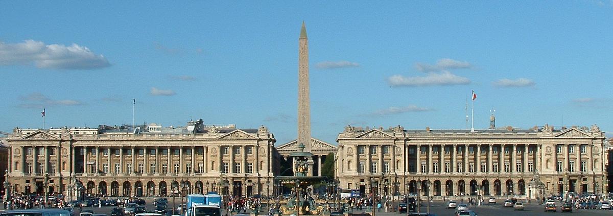 Fiche média no. 47563 Paris - Place de la Concorde - Ensemble de la place avec les bâtiments construits par Ange-Jacques Gabriel et l'obélisque, en arrière-plan, l'église de la Madeleine