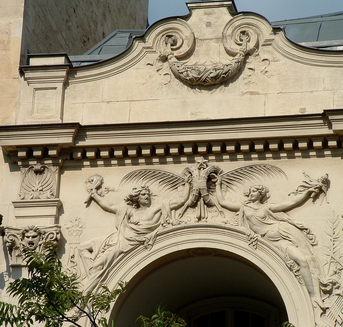 Paris - Théâtre des Gobelins - Façade avenue des Gobelins Sculptures d'Auguste Renoir: le Drame (un homme) et la Comédie (une femme)