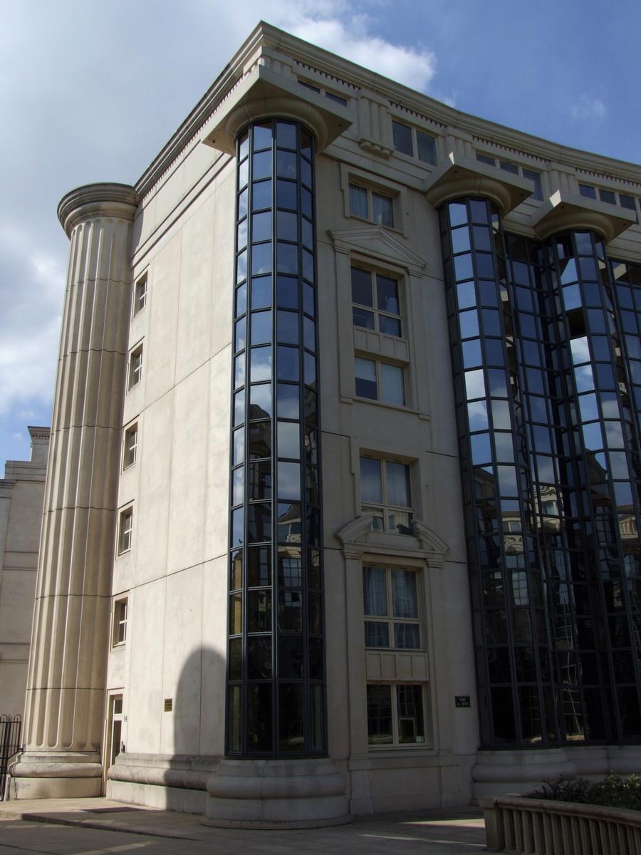 Paris - Immeuble Les Echelles du Baroque - Les Colonnes - L'entrée côté rue Vercingétorix 