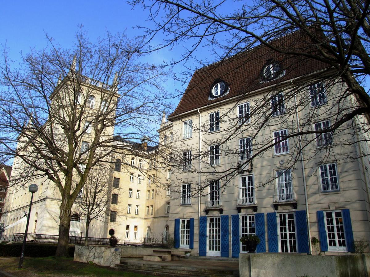 Cité Internationale Universitaire de Paris - Maison des étudiants suédois à côté du collège d'Espagne 