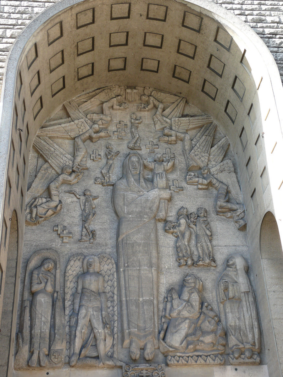 Paris 16ème arrondissement - Eglise Sainte-Jeanne-de-Chantal - Tympan du portail 
