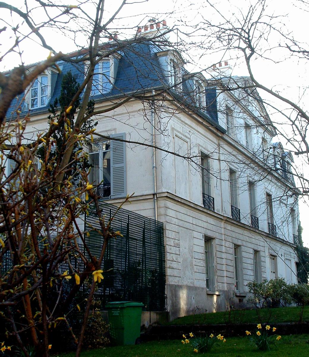Paris, place Dalisa, 18ème arrondissement - Château des Brouillards 