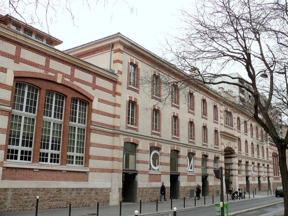 Paris 19ème arondissement - Centre culturel «104» - Façade côté rue Curial 