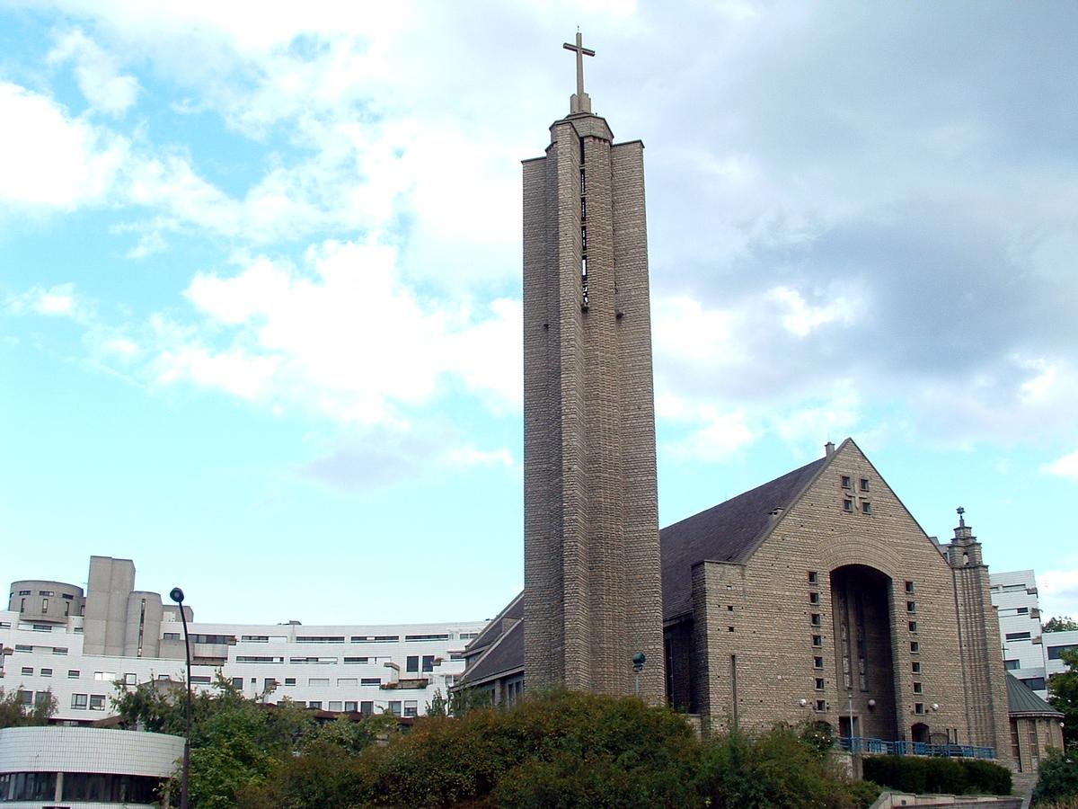 Paris 19ème arrondissement - Eglise Notre-Dame-de-Fatima-Marie-Médiatrice - L'église et l'hôpital Robert-Debré 