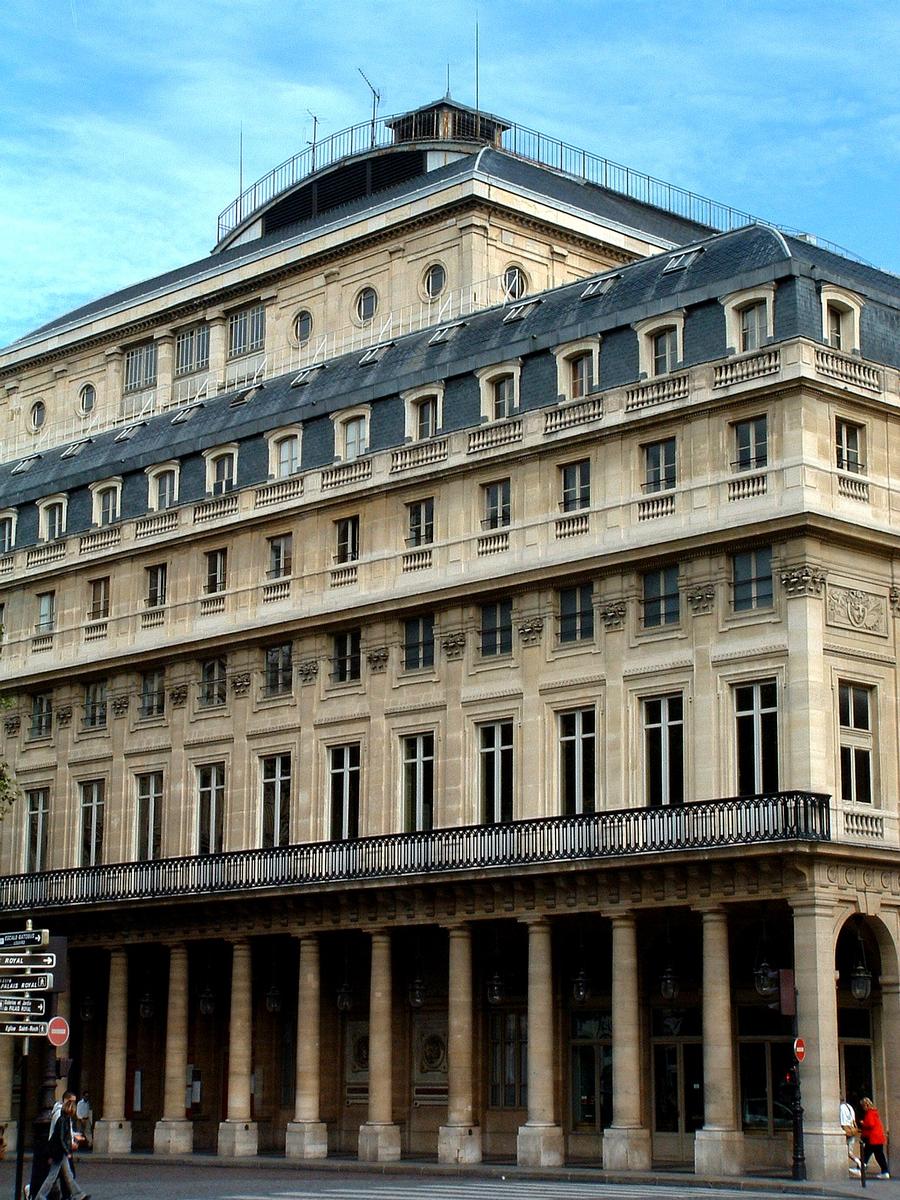 Paris - Théâtre-Français (architecte: Victor Louis en 1786-1790) - Place André-Malraux - Façade sur la place 