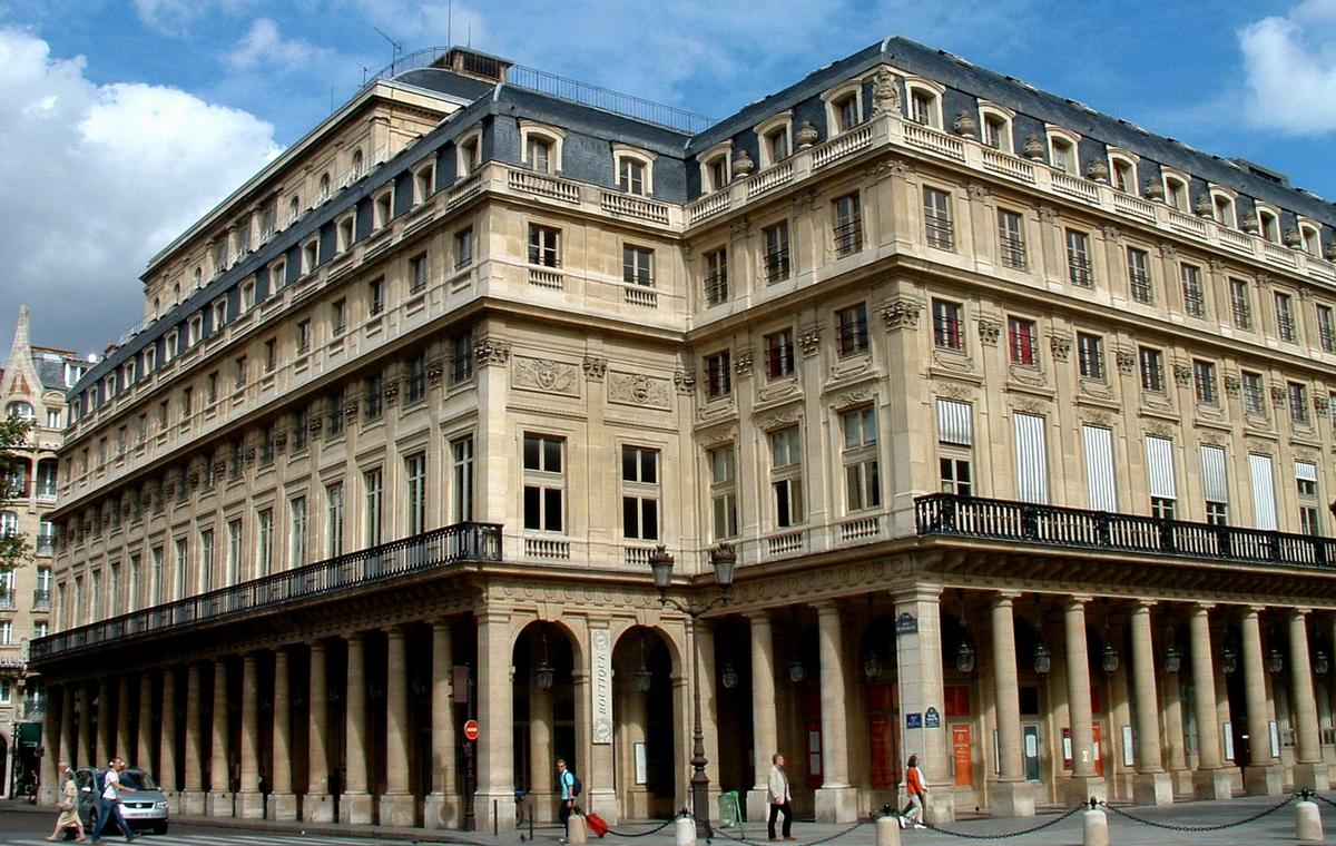 Paris - Théâtre-Français (architecte: Victor Louis en 1786-1790) - Place André-Malraux - Façade sur la place 