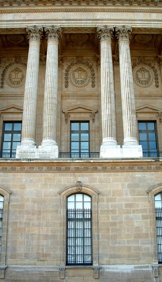 Palais du Louvre - Colonnade - Détail 