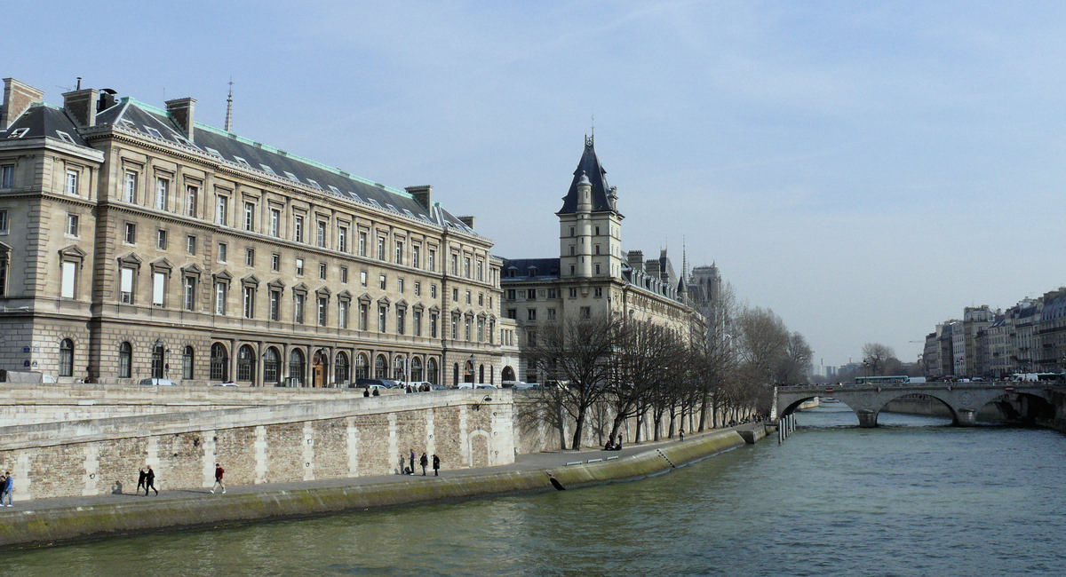 Palais de Justice - Saint-Michel-Brücke 