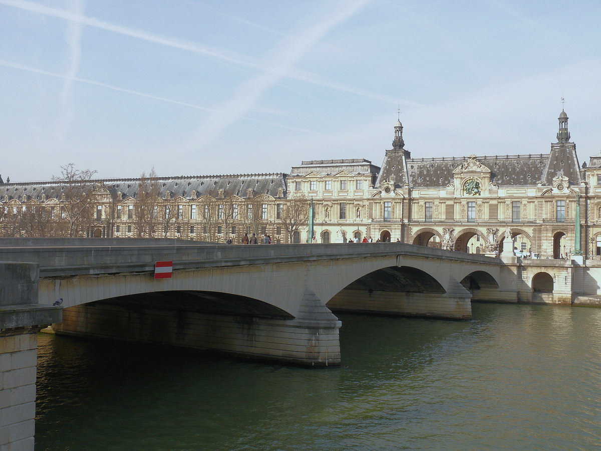 Paris 1er arrondissement - Pont du Carrousel et le palais du Louvre 
