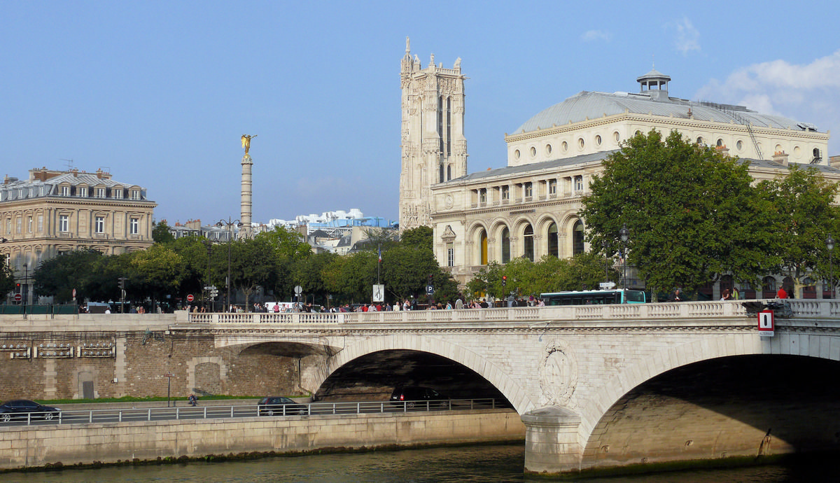 Fiche média no. 151077 Paris 1 er arrondissement - Place du Châtelet: le pont au Change, le théâtre de la Ville, la fontaine du Palmier ou de la Victoire, la tour Saint-Jacques
