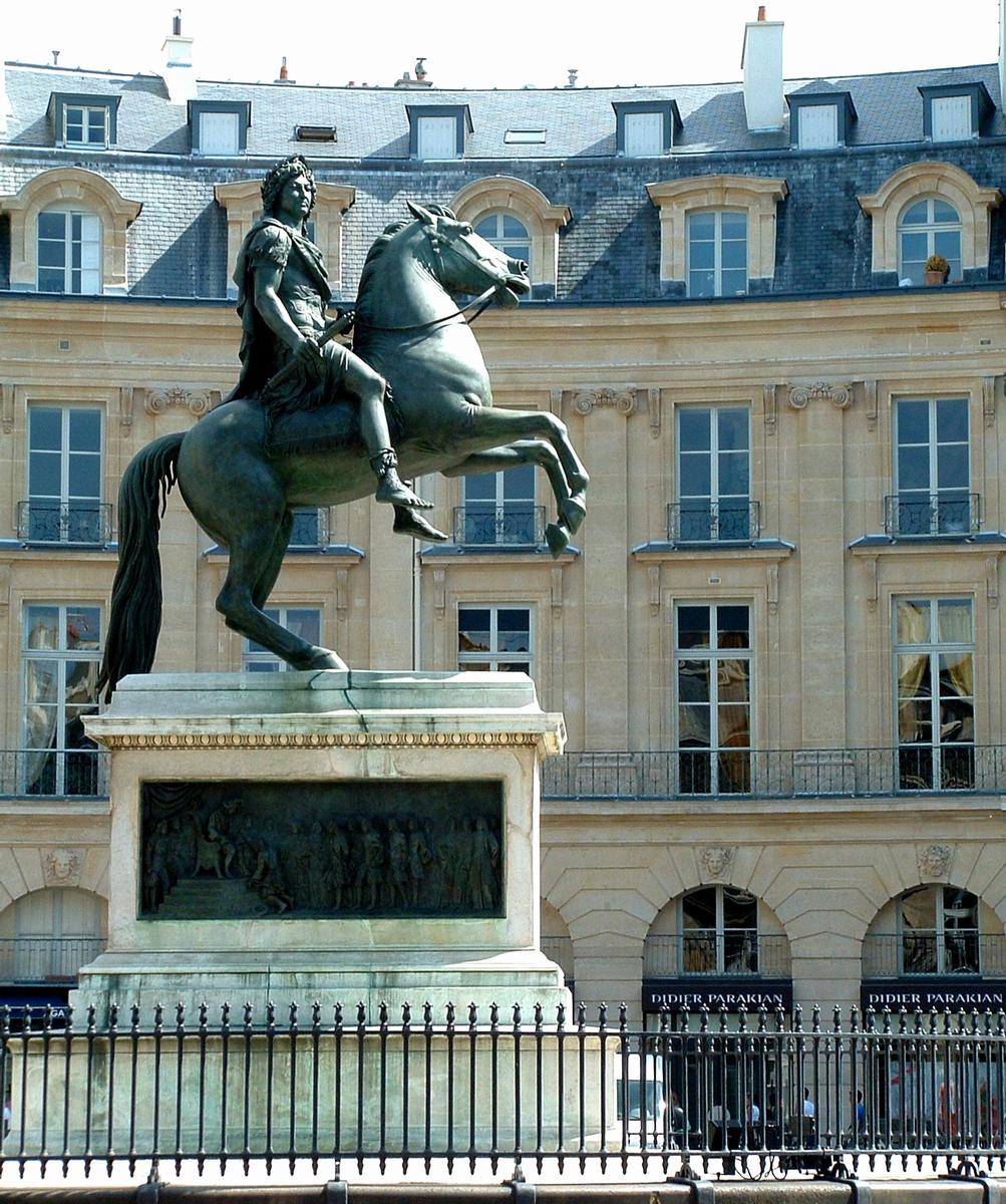 Place des Victoires - La statue de Louis XIV par François-Joseph Bosio réalisée en 1822 