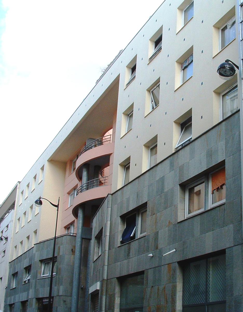 Paris 20ème arrondissement - Immeuble du 24 rue Ramponneau comprenant 58 logements sociaux par l'architecte Fernando Montes 