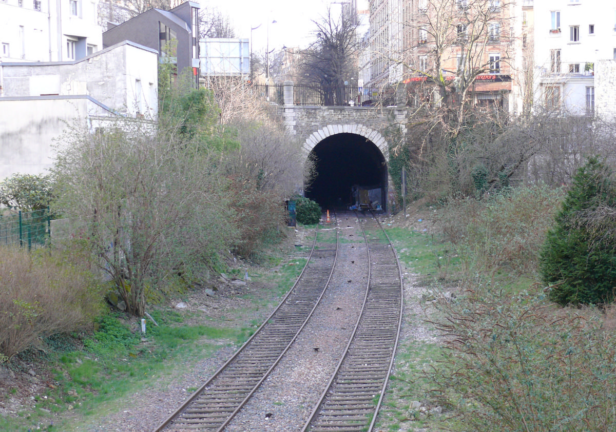 Petite ceinture - Tunnel de la rue Sorbier dans le 20ème arrondissement 