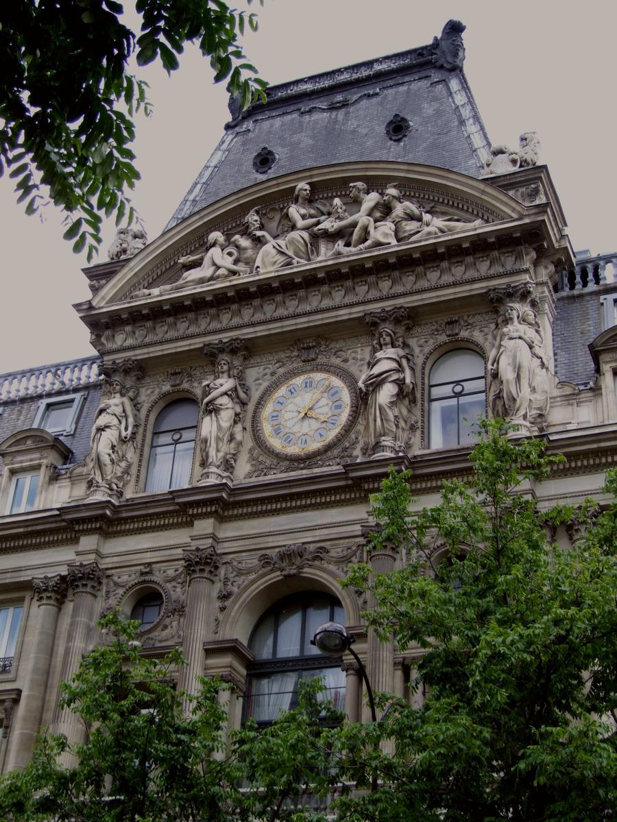 Immeuble du Crédit Lyonnais 17-23 boulevard des Italiens - Façade du boulevard des Italiens - Avant-corps central imité du Louvre