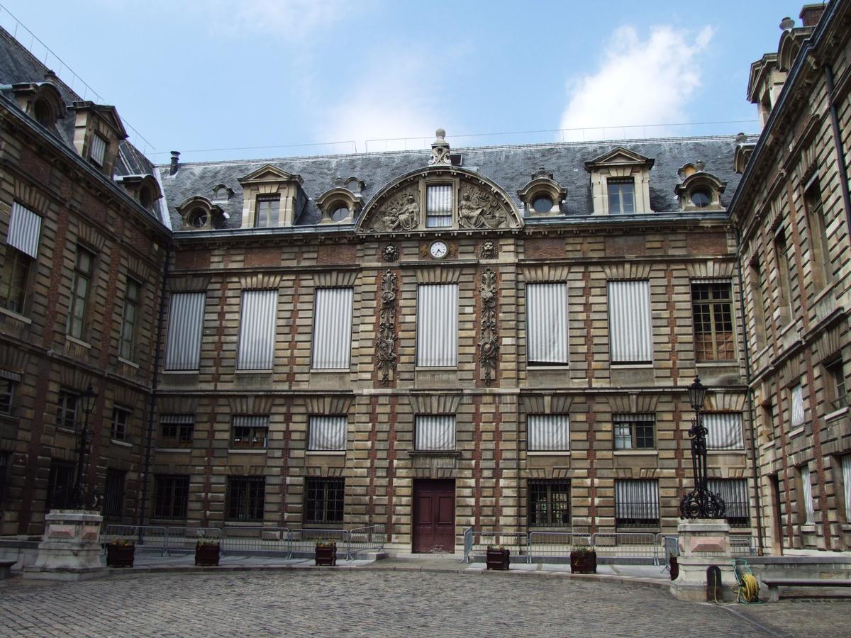 Bibliothèque Nationale de France - Site Richelieu - Hôtel Duret de Chevry (ou Tubeuf) rue des Petits-Champs - 1635 - Façade sur cour 