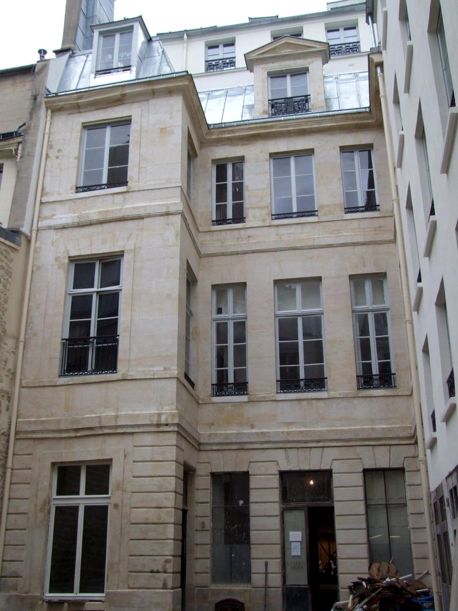 Paris 2ème arrondissement - Hôtel construit pour François Le Tellier en 1650 au 5 rue du Mail - L'immeuble dans la cour Paris 2 ème arrondissement - Hôtel construit pour François Le Tellier en 1650 au 5 rue du Mail - L'immeuble dans la cour