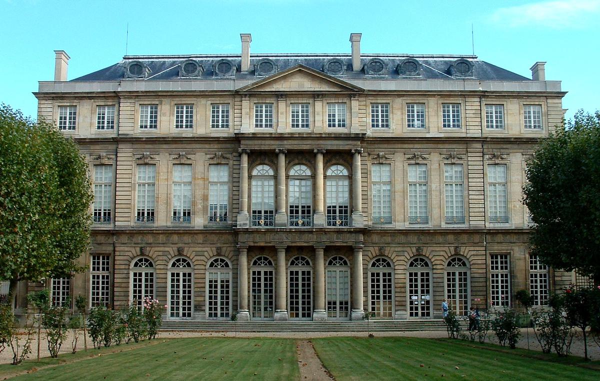 Paris - Archives Nationales - Hôtel de Rohan Architectes: Pierre-Alexis Delamair, construit de 1705 à 1708 - 87, rue Vieille-du-Temple - Façade sur jardin