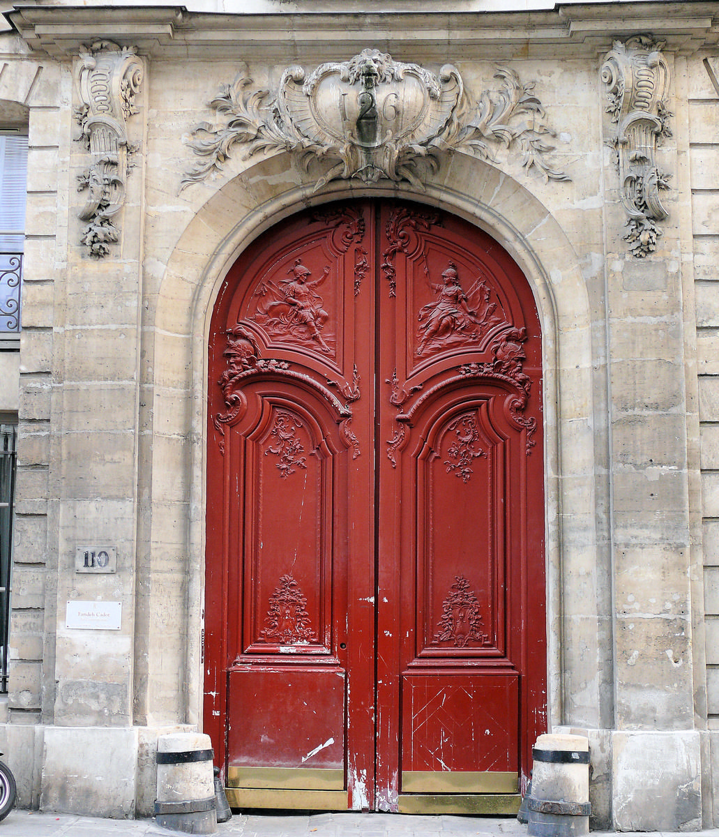 Fiche média no. 138144 Paris 3 ème arrondissement - Hôtel d'Hozier - Portail décoré par le sculpteur Antoine Fauquière avec des vantaux représentant Mars et Minerve