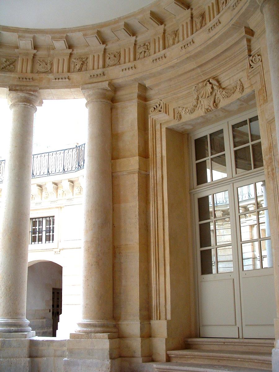 Paris - Hôtel de Beauvais (Cour administrative d'appel de Paris) - Entrée dans l'hôtel 