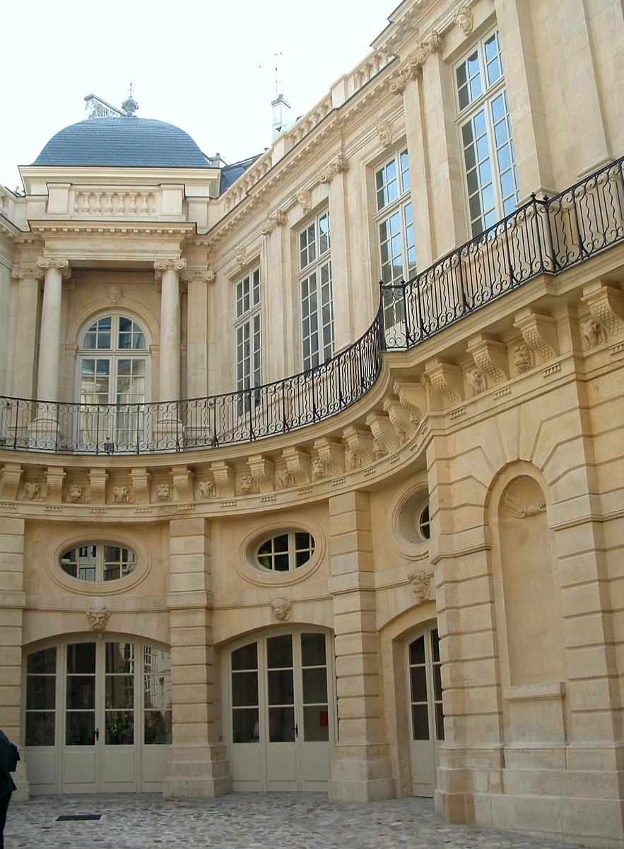 Paris - Hôtel de Beauvais (Cour administrative d'appel de Paris) - Façade sur la cour 