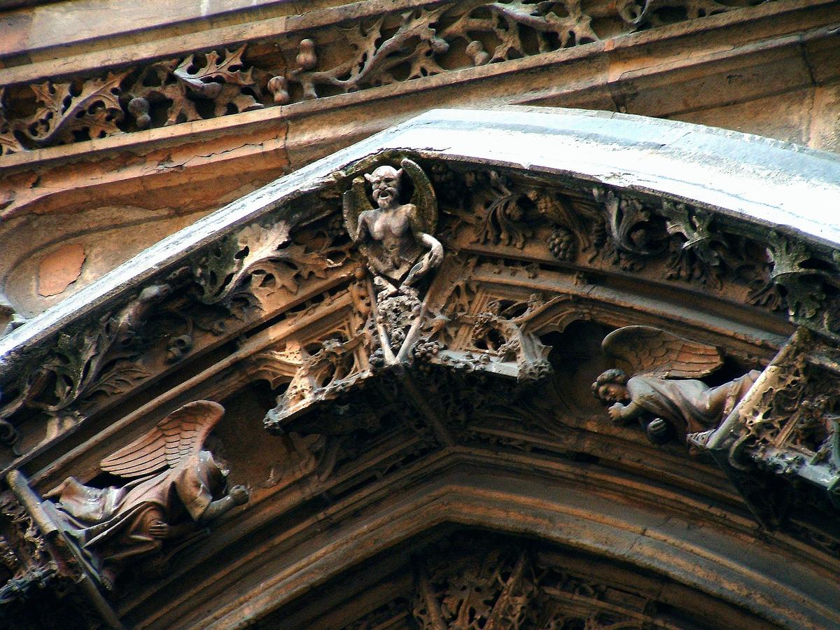 Paris - Eglise Saint-Merri - Décoration du portail 