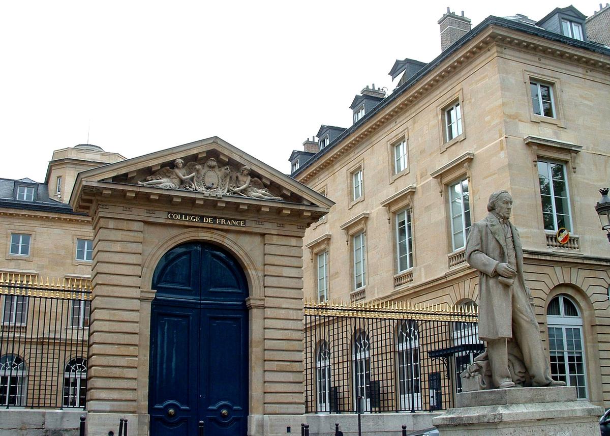 Paris - Collège de France - Façade place Marcelin-Berthelot - Statue de Claude Bernard 