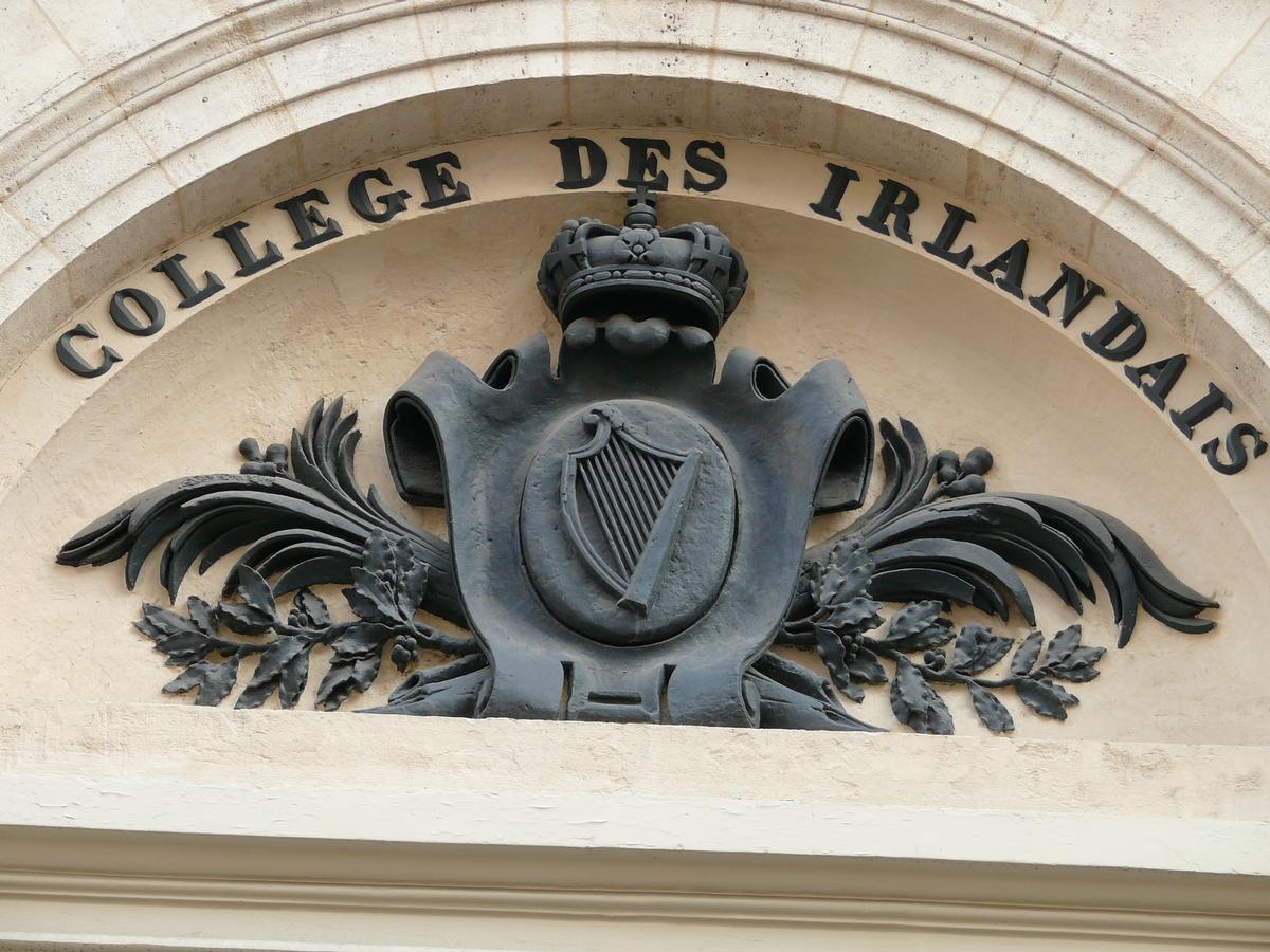 Paris - 5ème arrondissement - Collège des Irlandais - Fronton de la porte 