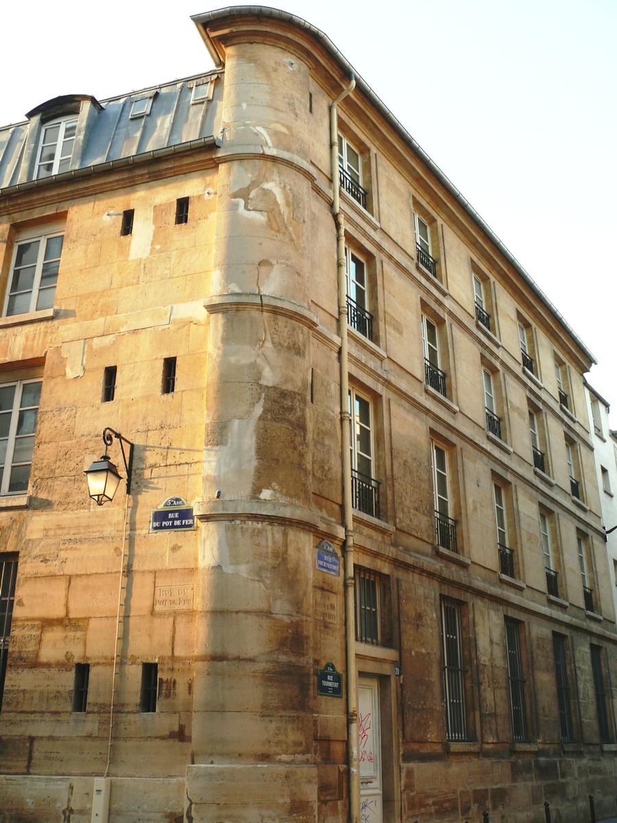 Fiche média no. 105144 Paris - 5 ème arrondissement - Ancienne communauté des Filles de Saint-Aure - Bâtiment du n°20 construit en 1760 par l'architecte Claude-Martin Goupy