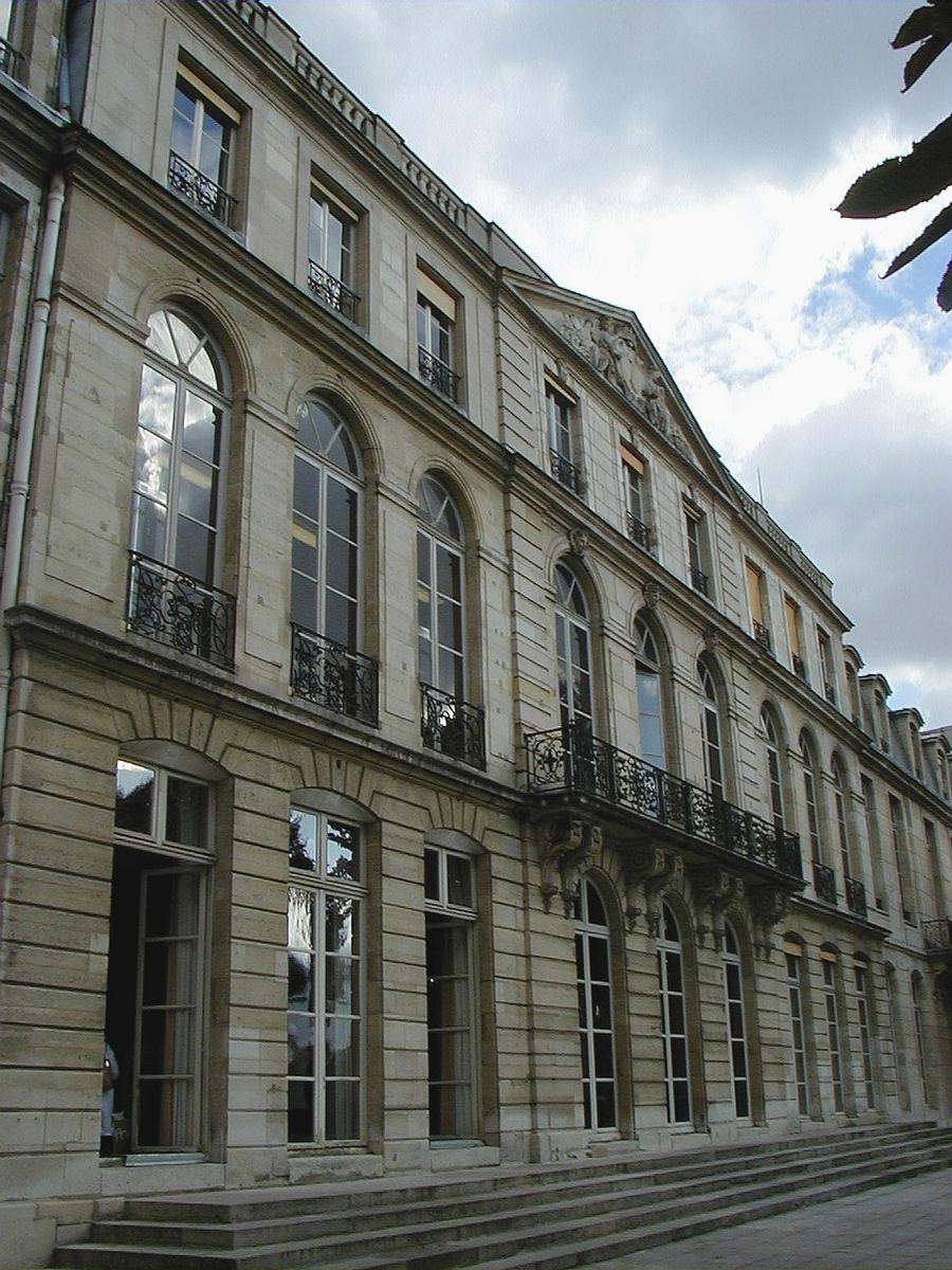 Ecole Nationale des Mines de Paris (Hôtel de Vendôme) - Façade sur le jardin (côté parc du Luxembourg) 