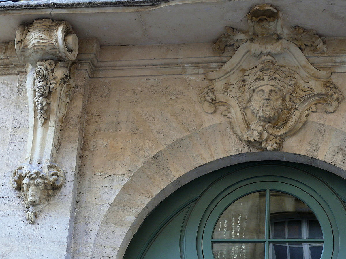 Paris 6ème arrondissement - Hôtel Du Tillet de la Bussière - Mascaron d'Hercule au-dessus du portail Paris 6 ème arrondissement - Hôtel Du Tillet de la Bussière - Mascaron d'Hercule au-dessus du portail
