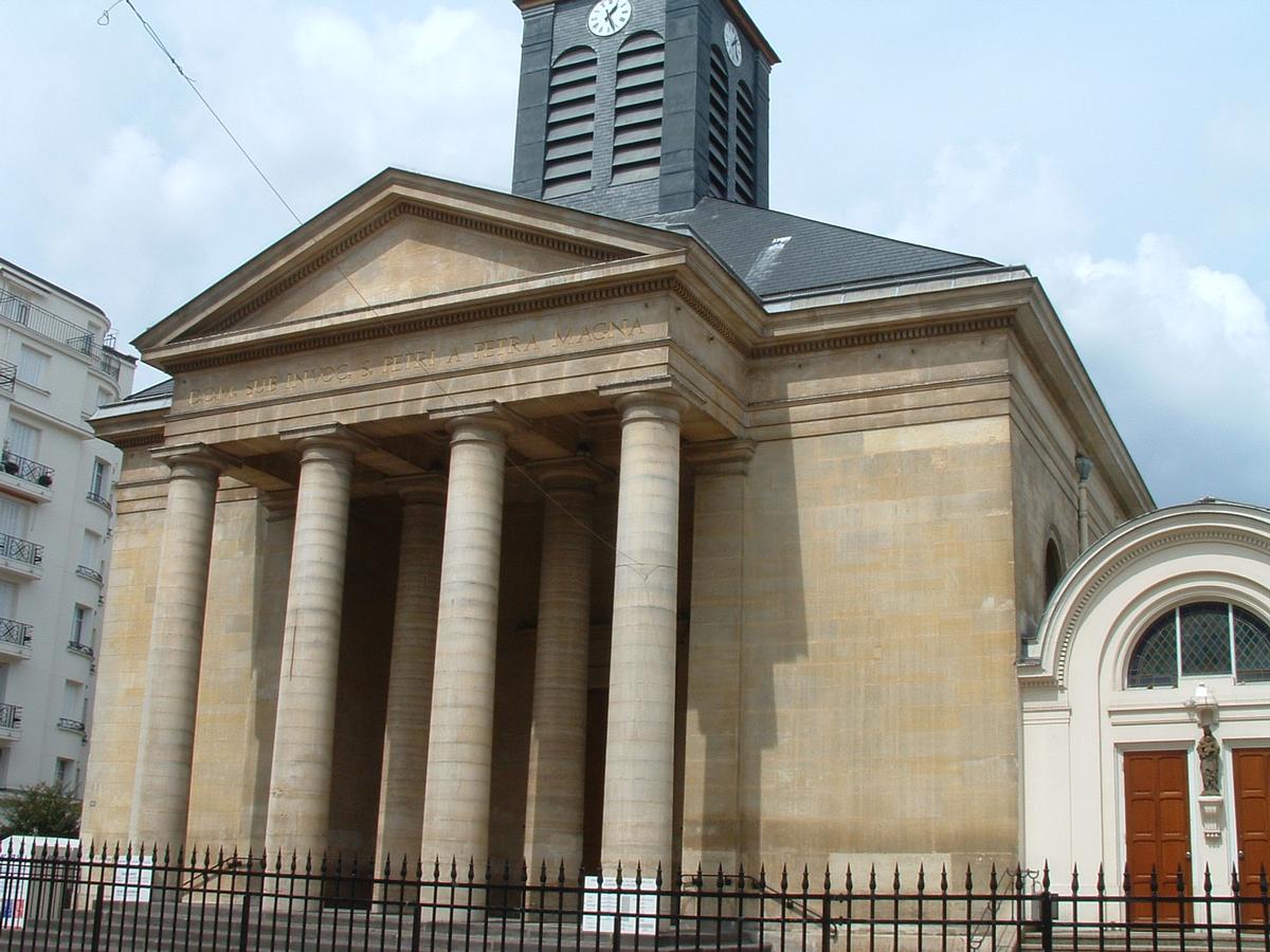 Paris - Eglise Saint-Pierre-du-Gros-Caillou - Portique de l'entrée 